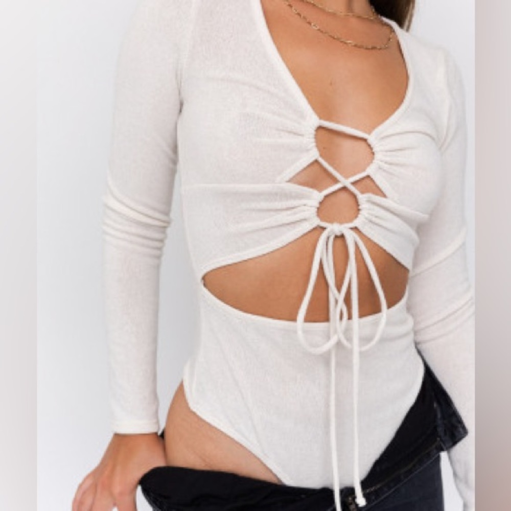 Cream L/S Keyhole Bodysuit